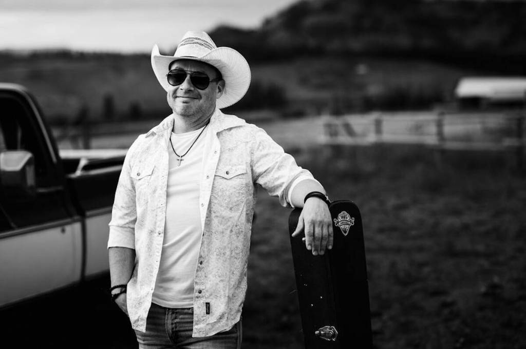 Former RCMP officer with PTSD revived with country music career, Kelowna concert